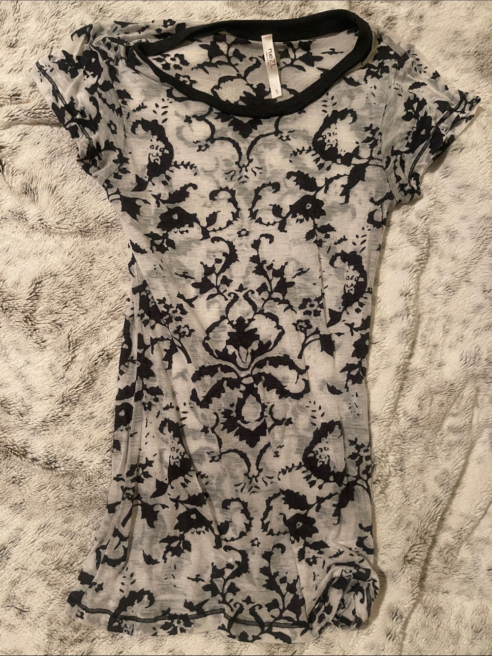 Rue21 Black & Gray Short Sleeve Printed Tee